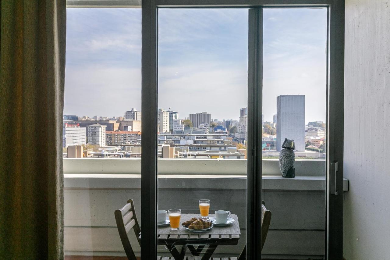 Lovelystay - Spacious 3Br Flat With Ac And Balcony Porto Exterior photo