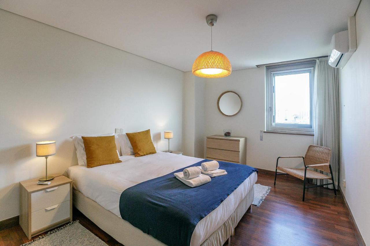 Lovelystay - Spacious 3Br Flat With Ac And Balcony Porto Exterior photo